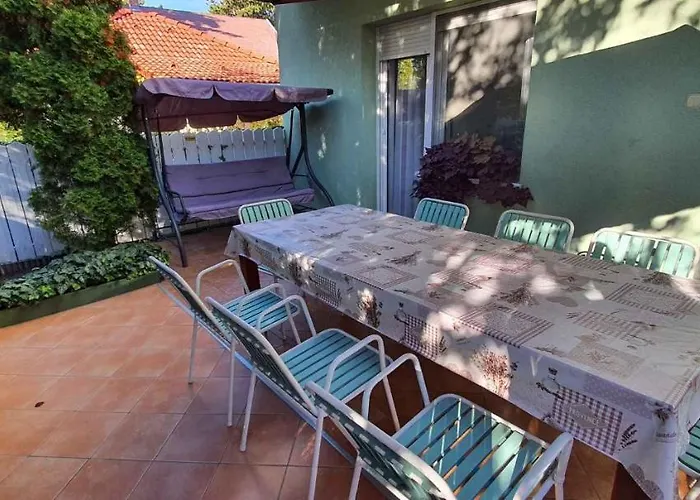 Anna Vendeghaz Appartement